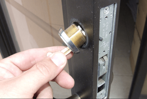 Commercial door deals locks